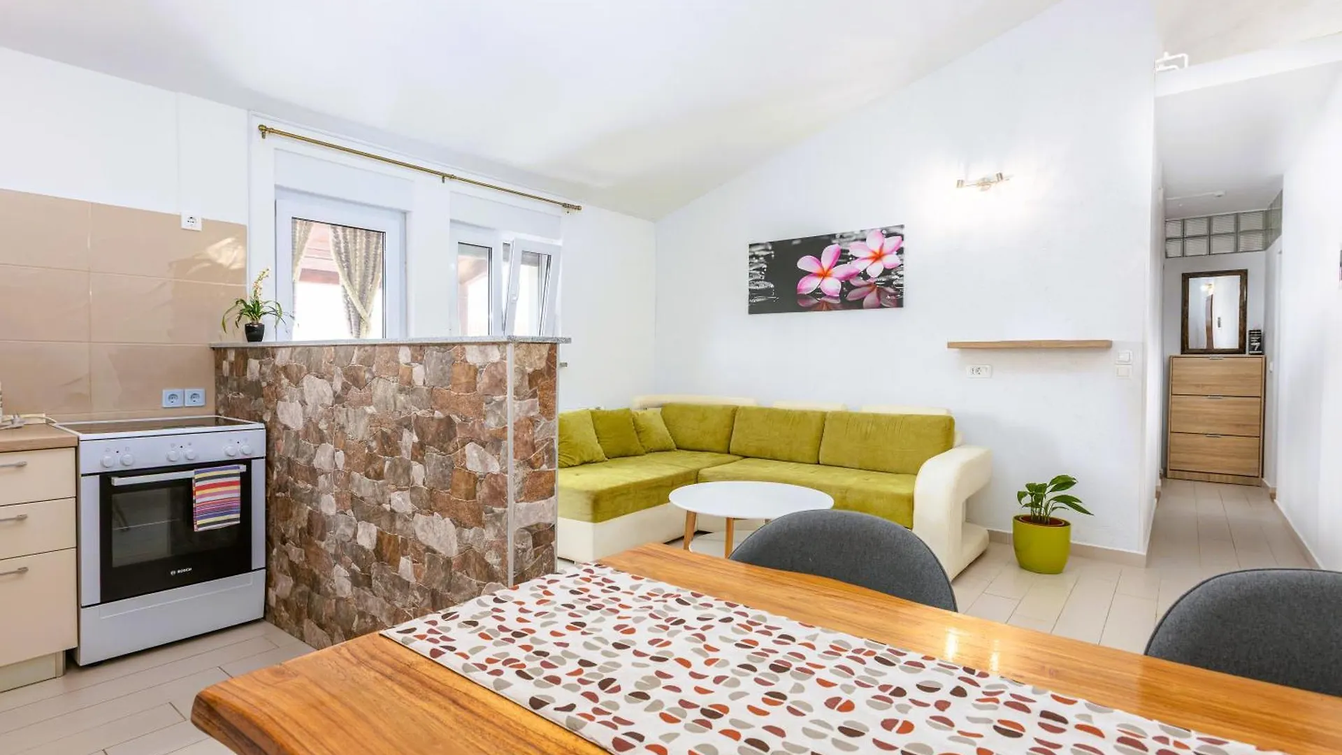 פולה Sanus Apartments 0*,  קרואטיה