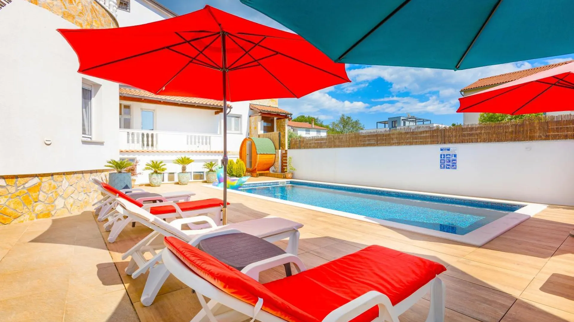 Sanus Apartments Pula 0*,
